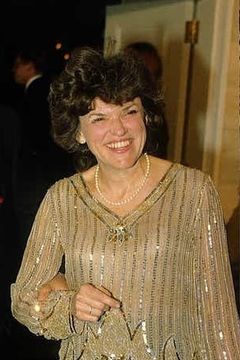 Carol Arthur interpreta Harriett Johnson