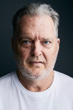 Robert R. Shafer interpreta Commander Williams (as Bobby Ray Shafer)