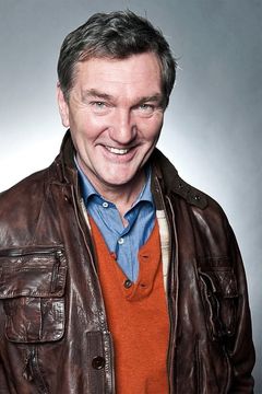 Tom Mannion interpreta Stardestroyer Captain #2