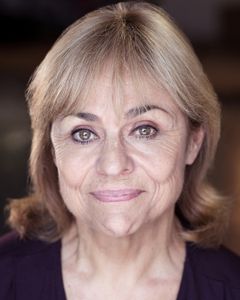 Joan Hodges interpreta Jenny