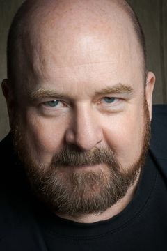 Paul Kiernan interpreta Patient