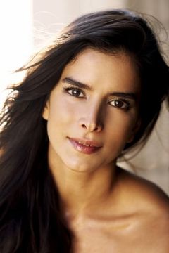 Patricia Velásquez interpreta Nicole Willis