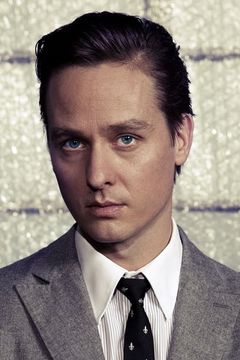 Tom Schilling interpreta Josef Bachmann