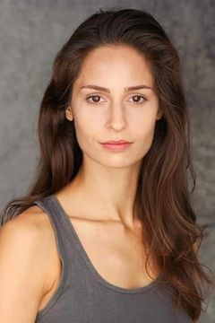 Charlotte Louise interpreta Margo