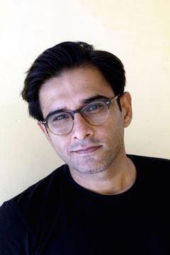 Vivek Gomber interpreta Ashwin
