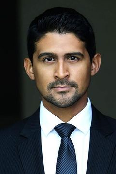 Eric Salazar interpreta Angry Thug (uncredited)