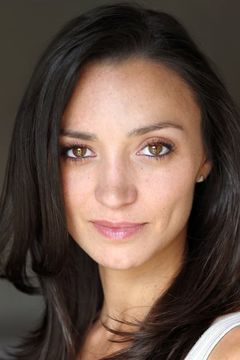 Natalie Shaheen interpreta Tito's Girl #1