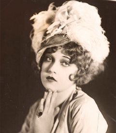 Florence Lee interpreta The Blind Girl's Grandmother