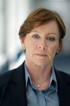 Lindsey Coulson interpreta Sarah Tanner