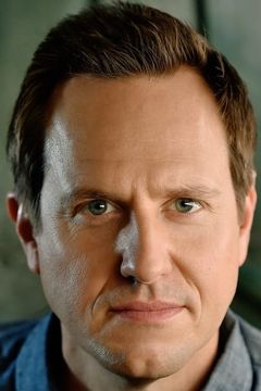 Mike Lutz interpreta On-set Reader #2