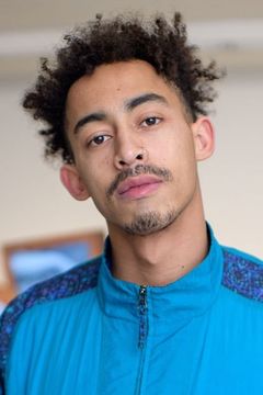 Jordan Stephens interpreta Corporal Tonc