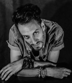 Martín Lombard interpreta Martin Santiago