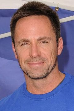 William deVry interpreta Eric Tremblay