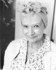 Beverly Polcyn interpreta Old Cat Woman
