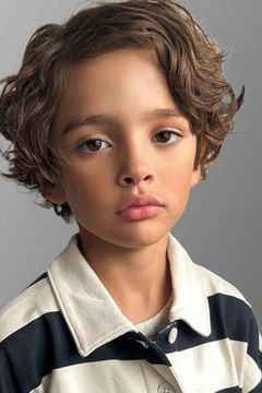 Milo James interpreta Young Mickey