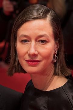 Johanna Wokalek interpreta Luise Fellner