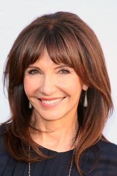 Mary Steenburgen interpreta Clara Clayton