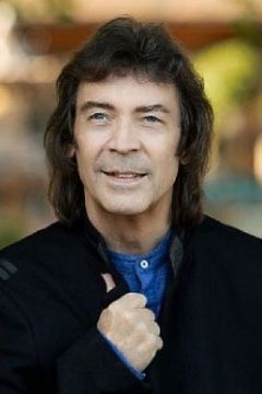 Steve Hackett interpreta Himself
