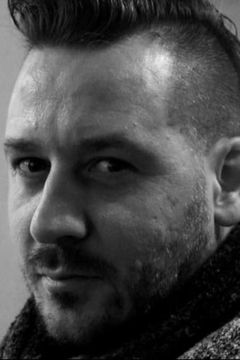 Adam Galbraith interpreta Dancer