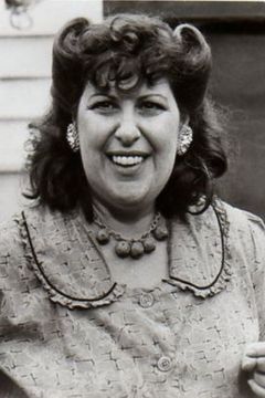 Renée Lippin interpreta Aunt Ceil