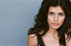 Yasmine Delawari interpreta Sunday