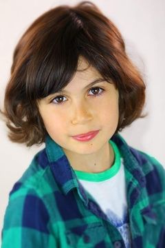 Jonah Paull interpreta Kid