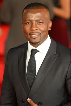 Tony Kgoroge interpreta Gregoire