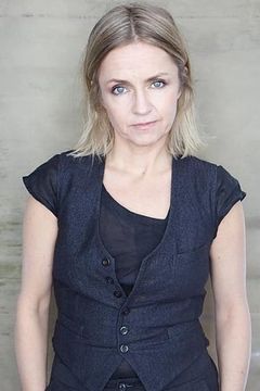 Pia Halvorsen interpreta Eva