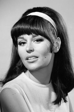 Marianna Hill interpreta Deanna Corleone