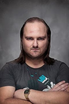 Sebastian Stankiewicz interpreta Ross