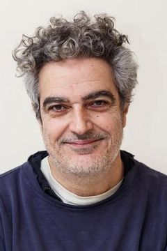 Danilo Nigrelli interpreta Man With Mobile