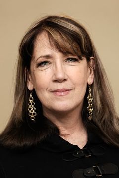Ann Dowd interpreta Mrs. Van Hopper