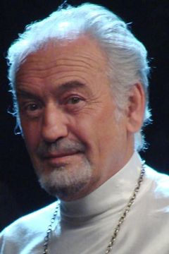 Patrick Bauchau interpreta Roland Picard