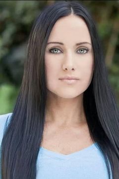 Destiney Sue Walker interpreta Waitress [as Destiney Moore]