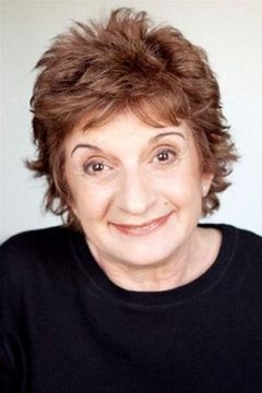 Norma Atallah interpreta Irini