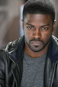 Michael Christopher Rodney interpreta Kings Guard (uncredited)