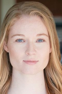 Lyla Porter-Follows interpreta Jennifer / Sarah