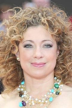 Alex Kingston interpreta Sarah Bishop