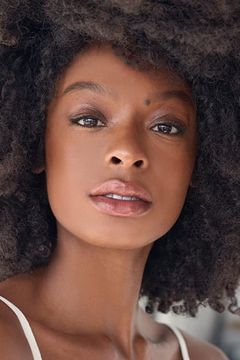 April Alexander interpreta Desert Warrior Fey