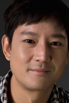 Jason Chan interpreta EDI Technician