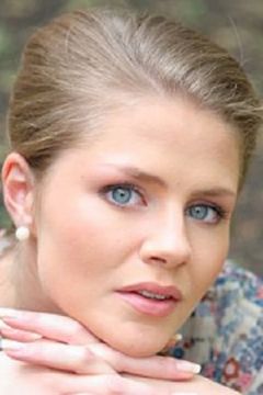 Natali Starynkevich interpreta Cosmetologist