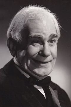 Erskine Sanford interpreta Bullard