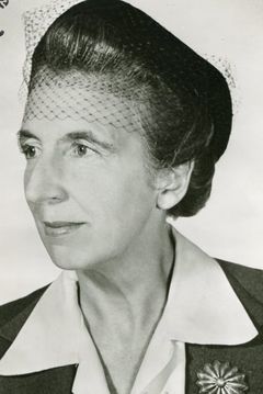 Anita Sharp-Bolster interpreta Esmeralda the Bearded Lady
