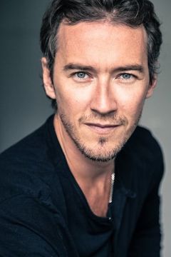 Guillaume Faure interpreta Reluctant Surgeon