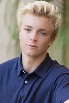 Austin Seifert interpreta Private