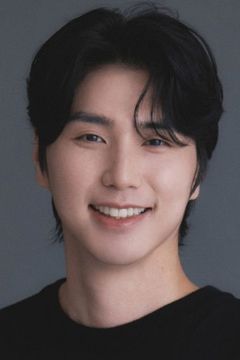 Kim Seo-won interpreta Cop 1