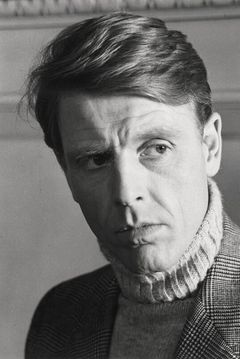 Edward Fox interpreta Colonel