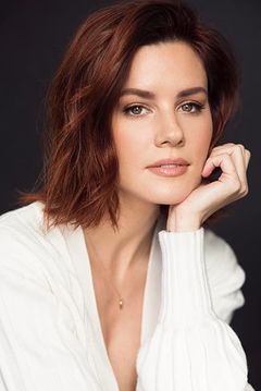 Chelsea Hobbs interpreta Karen Hexley