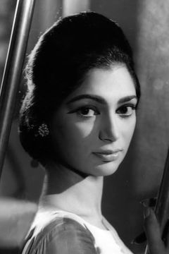 Simi Garewal interpreta Princess Kamara