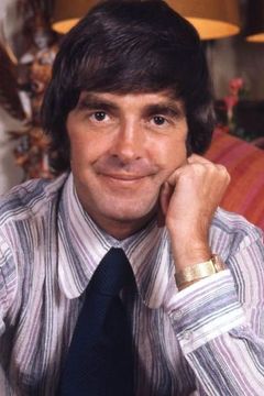 Derek Nimmo interpreta 3rd Secretary (uncredited)